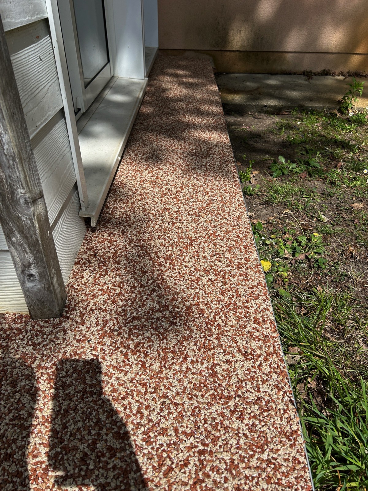Pose d'une moquette de pierre à Gujan Mestras