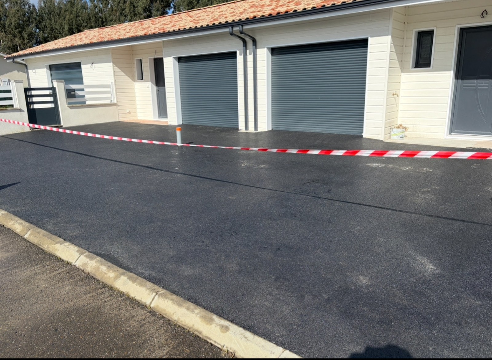 Entreprise locale pour la pose d’allées en enrobé à Gujan-Mestras et sur le Bassin