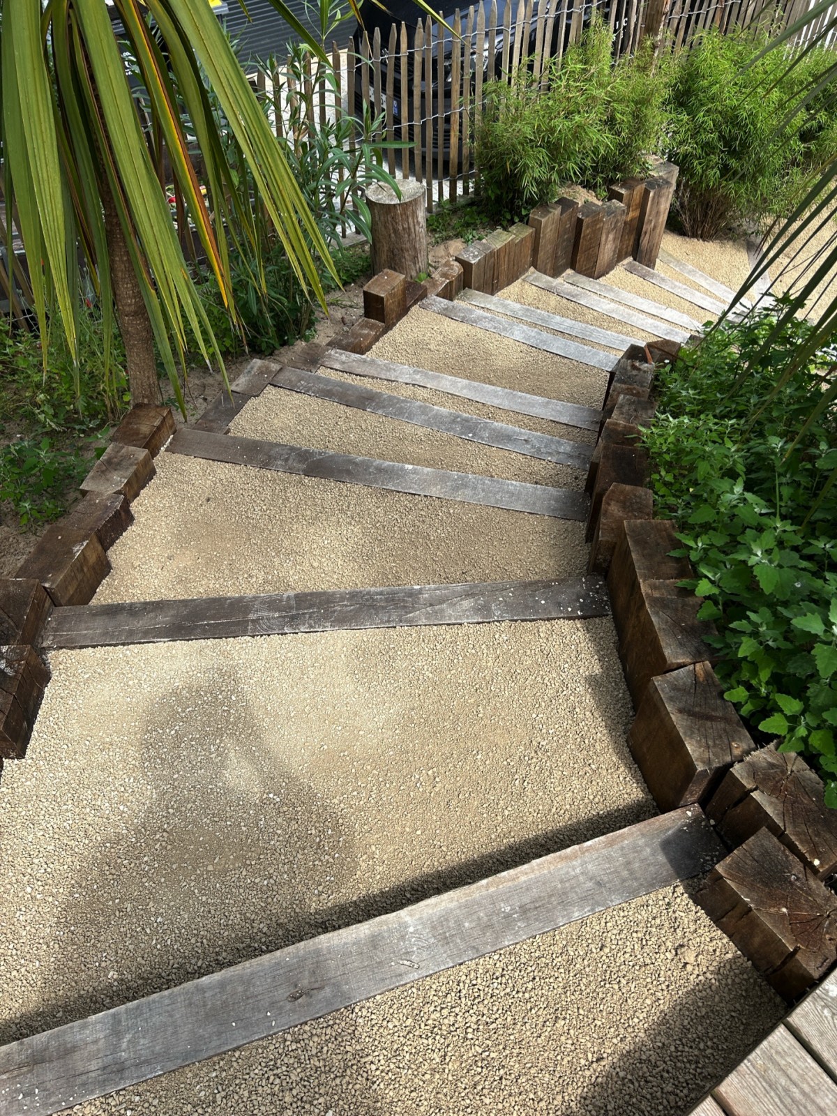 Réalisation d’une allée en calcaire 0/6 poudre jaune par lizé tp