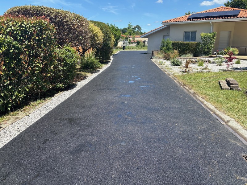 Travaux d’aménagement extérieur : allées et cours en enrobé à Gujan-Mestras