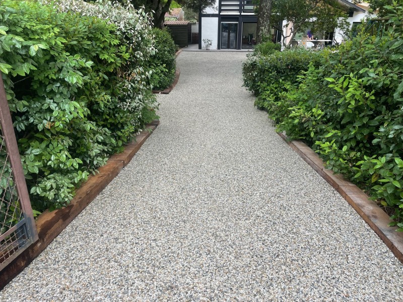 Tour de maison en gravillon