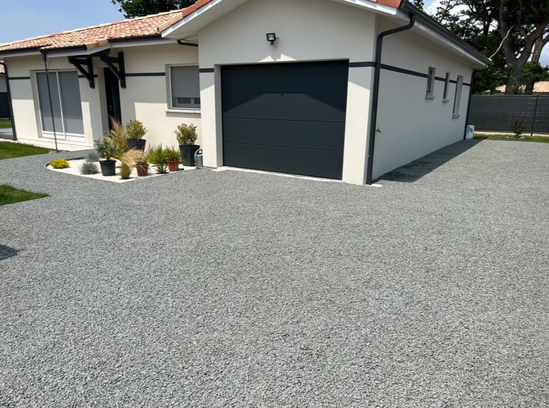 entrée de maison en cailloux sur le bassin d’arcachon 