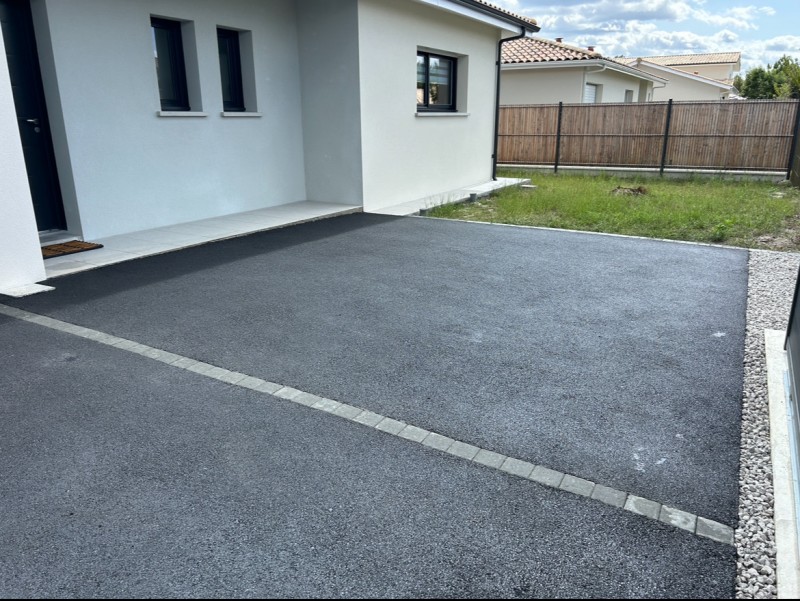 Création d'une belle allée en bordures pavées 12x12 gris à Biganos lizé tp