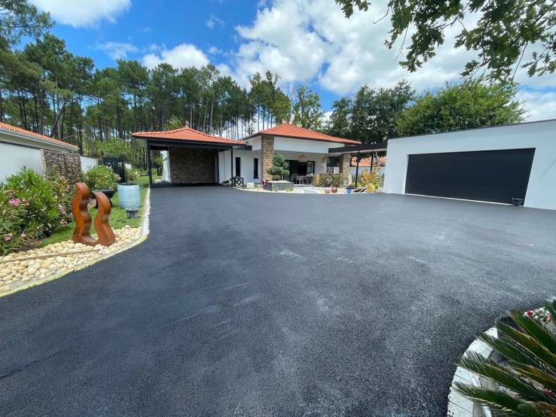 Création d'une belle allée en bordures pavées 12x12 gris à Biganos lizé tp