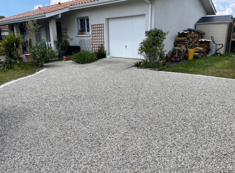 entrée de maison en cailloux sur le bassin d’arcachon 