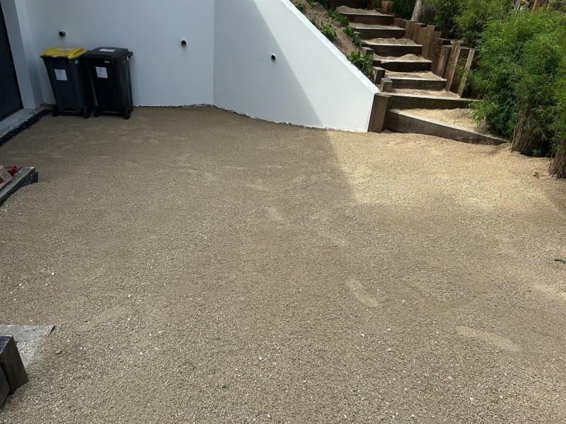 Artisan pour créer une allée de jardin sur le bassin d'arcachon