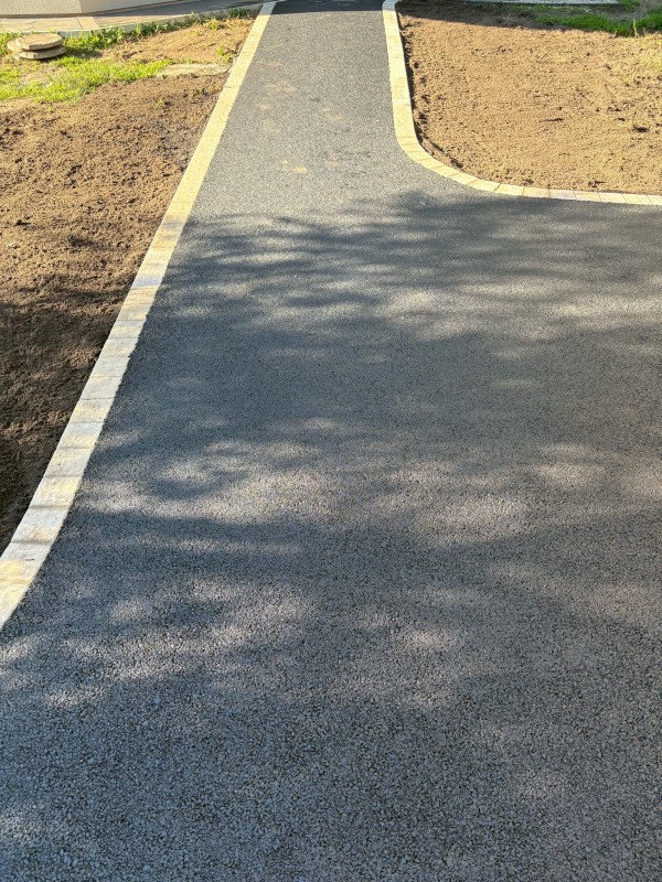 Entreprise spécialisée en allées en enrobé avec bordures pavés sable à Biganos