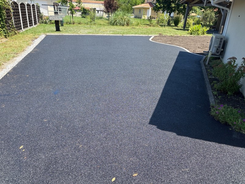 Allée en Enrobé Bassin d'Arcachon : Lize Yanick TP, 35 ans d'Expertise à Gujan-Mestras