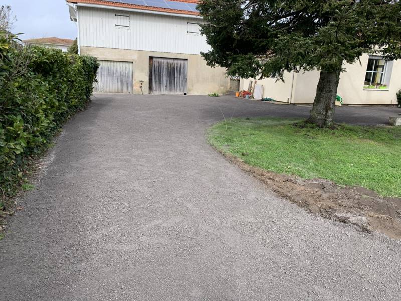 Cour voiture calcaire gris à Gujan Mestras ltp