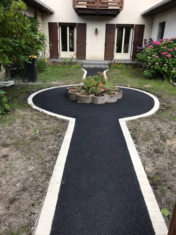 Allée piétonne renovée sur la Teste