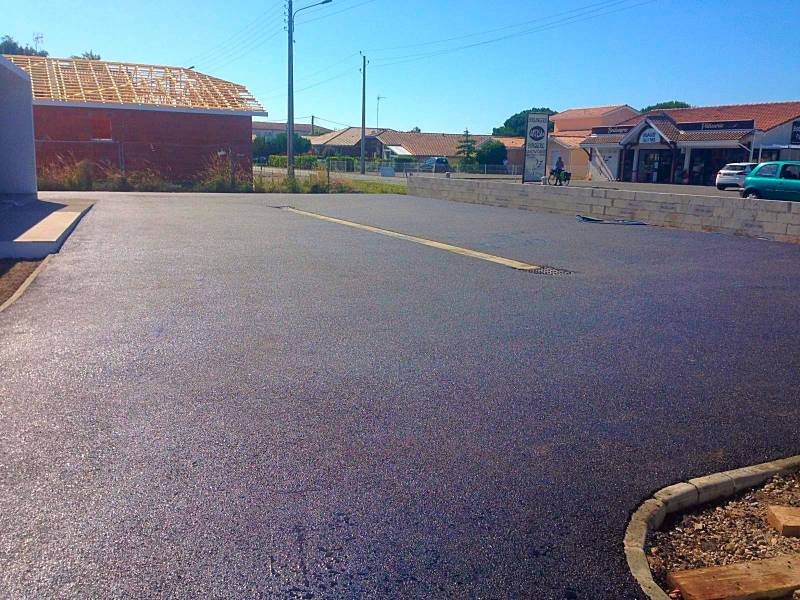 Parking enrobé noir sur le bassin Arcachon