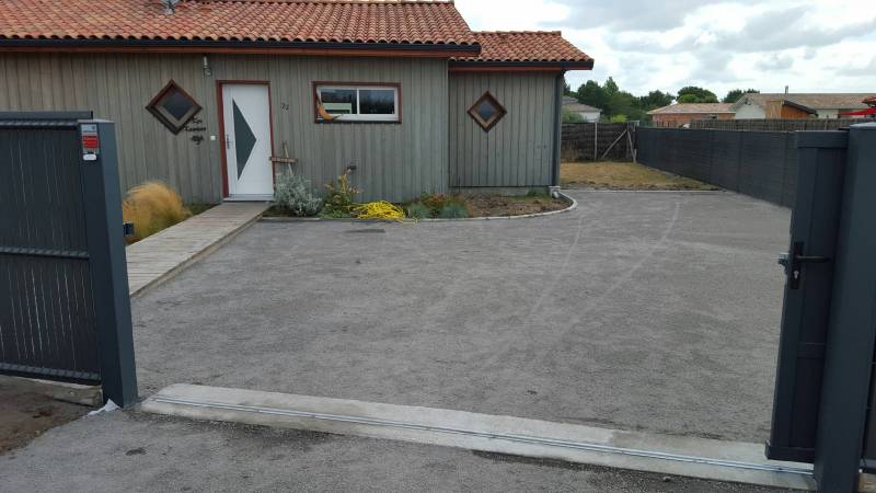 Allée calcaire diorite finition poudre à Gujan Mestras