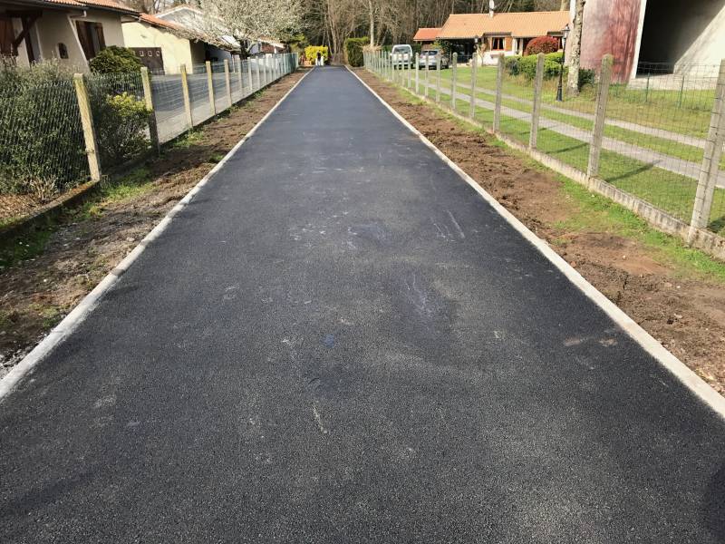 Création d'allée enrobé noir bordures P1 béton Arcachon