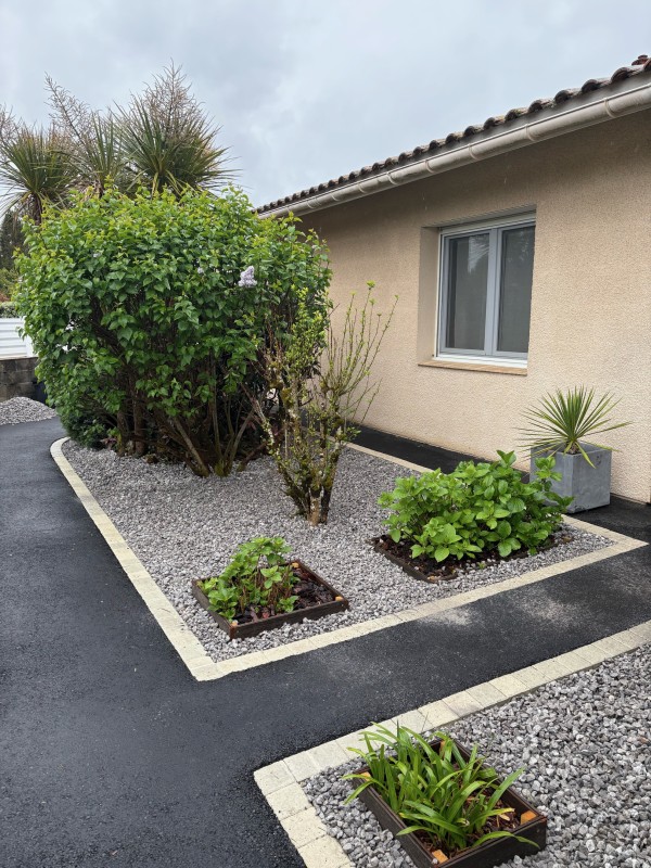 Entreprise spécialisée en bordures pavés 12x12 couleur sable à La Teste-de-Buch