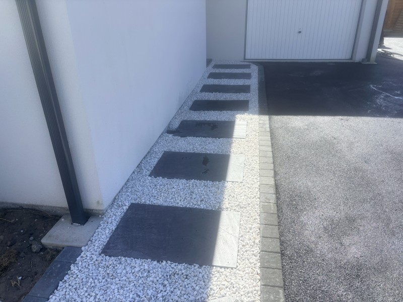 Une entreprise pas trop chère pour réaliser une entrée de maison en bitume?