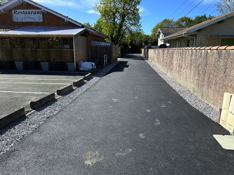 coffrage d’une allée en enrobé avec drainage galets aquitaine Biganos Lizé ltp