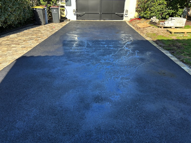 Création d'une belle allée en bordures pavées 12x12 gris à Biganos lizé tp