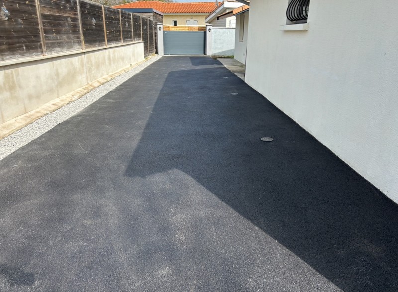 Aménagement d'allée par un professionnel à proximité de Biganos