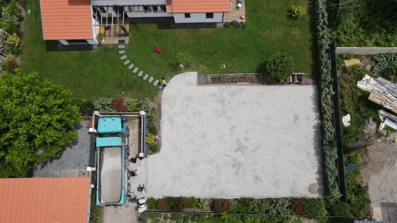 parking voiture cailloux