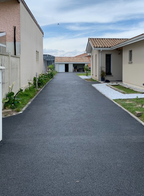 Réalisation d’allée en enrobé noir à Gujan Mestras lizé