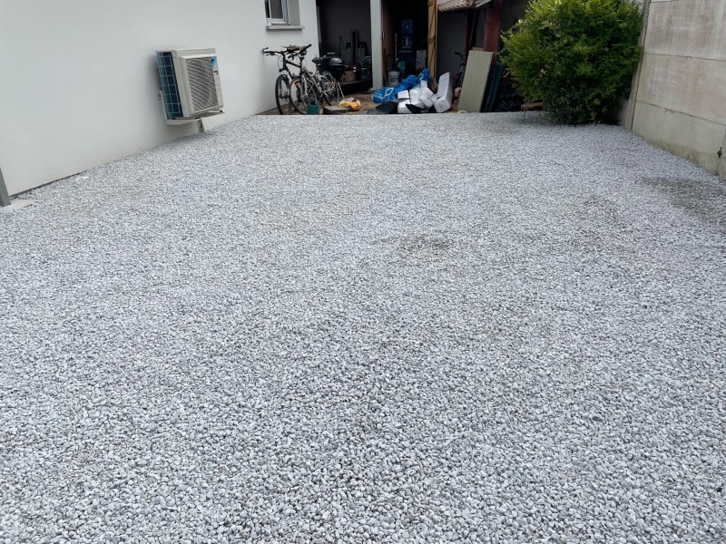 cour gravillonnage cailloux particulier le teich