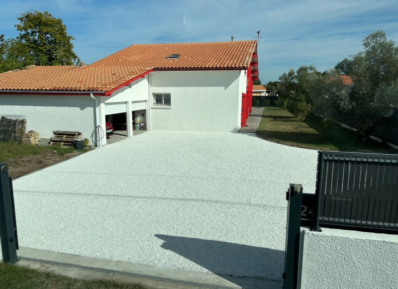 Création Gravillonnage marbré sur Biganos par  Lizé Yanick LTP